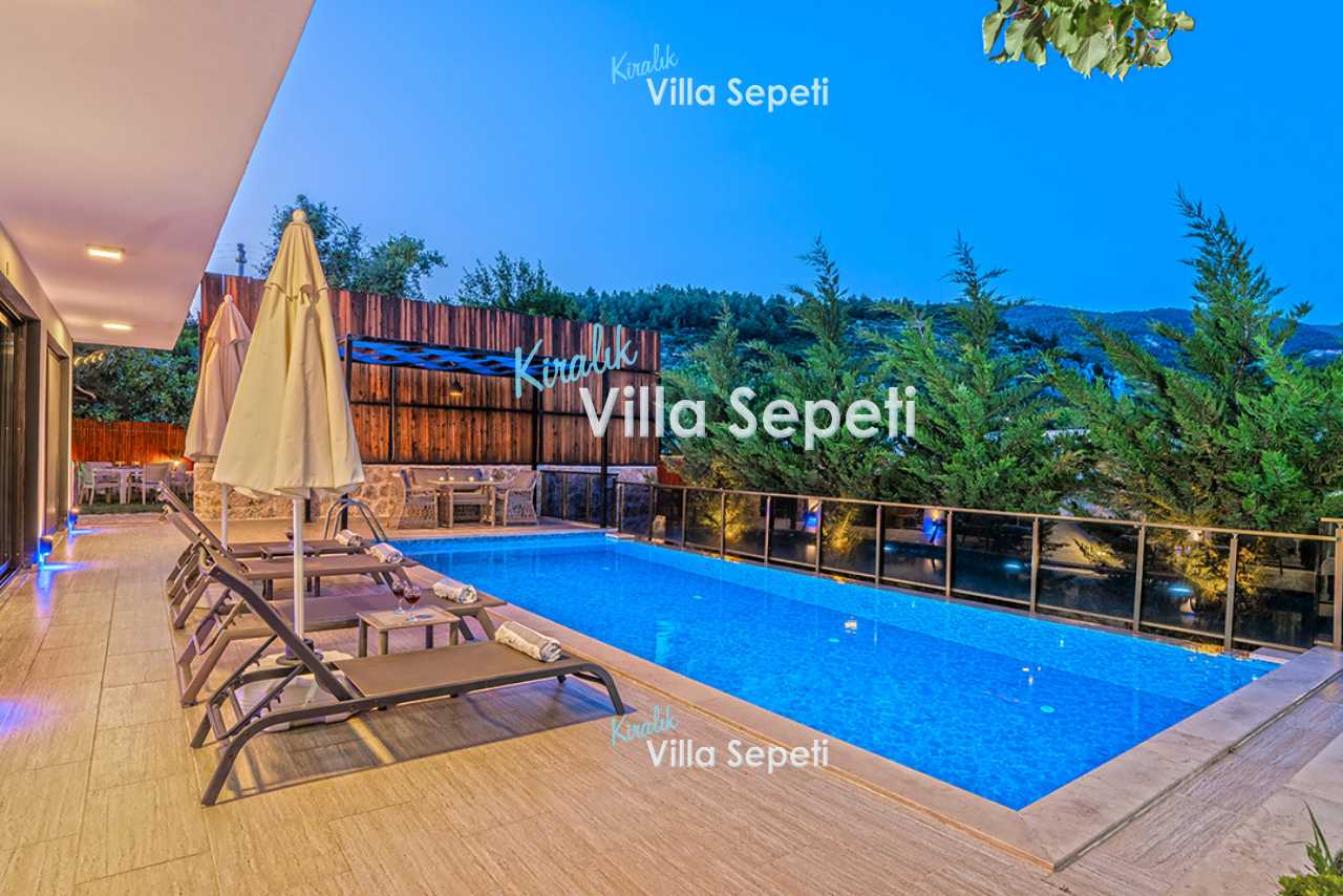 Villa Ay
