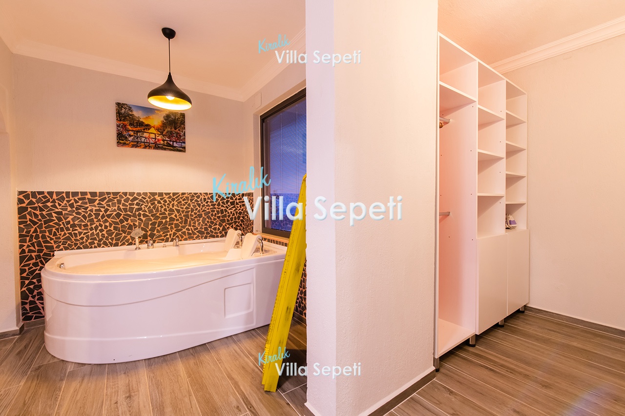 Villa Gece Üzümlü