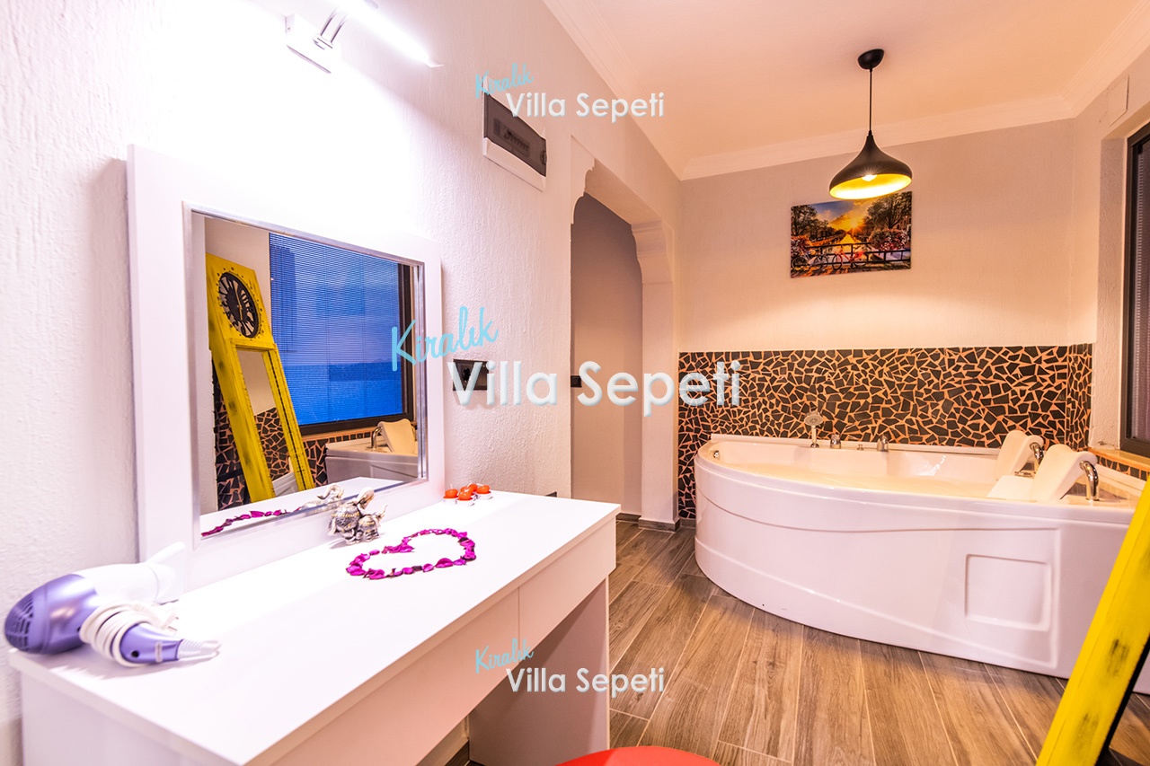 Villa Gece Üzümlü