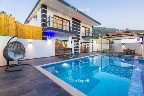 Villa Night